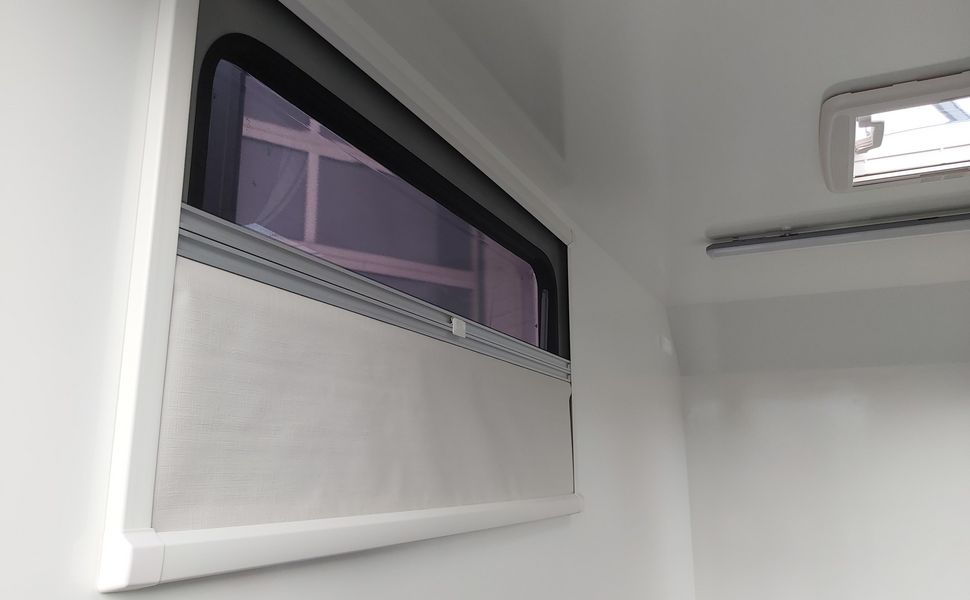 Koffer Sport Camp TFS 360.00 360x180x190cm aero Seitentür 2 Fenster+ DL IL 230V 1300kg 100km/H