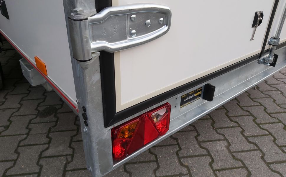 Koffer Sport Camp TFS 360.00 360x180x190cm aero Seitentür 2 Fenster+ DL IL 230V 1300kg 100km/H