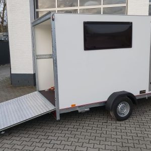 Koffer Sport Camp TFS 360.01 360x180x190cm aero Seitentür Heckrampe 2 Fenster DL IL 230 1300kg 100km