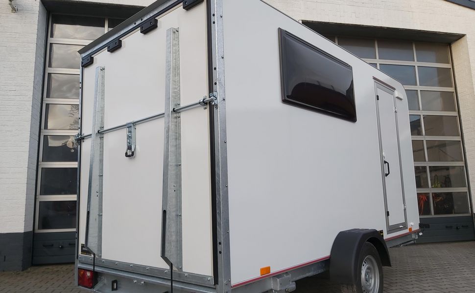 Koffer Sport Camp TFS 360.01 360x180x190cm aero Seitentür Heckrampe 2 Fenster DL IL 230 1300kg 100km